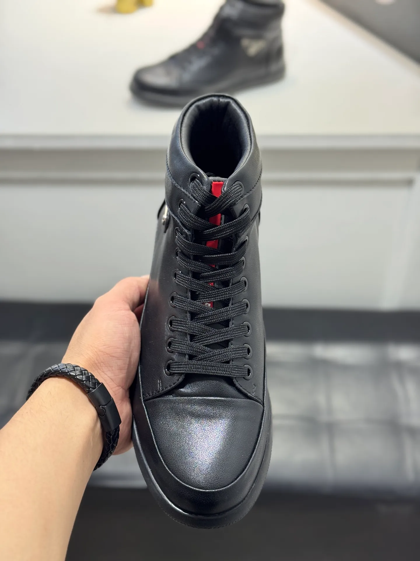 Men's Men's Shoes 💰460 [New Style] 🎻🎻PRADA*⚡️Prada~ The latest classic high-top men's shoes official website has launched a 1:1 copy, synchronized with Hong Kong counters, and on the same catwalk; all made of calf Leather ➕Imported soft and comfortable sheepskin lining, 🍡🍡original 1:1 rubber outsole, non-slip and wear-resistant; comfortable on the feet, attractive style, fine workmanship, and simple and neat shoe last, showing a man's courage and toughness. Size: 38-44 (45 customized